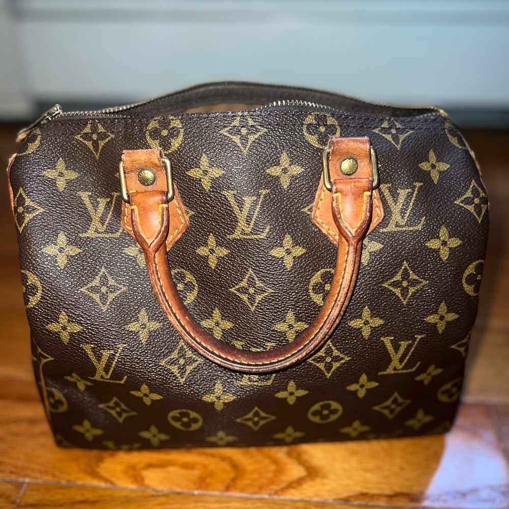 Authentic Louis Vuitton Vintage speedy 25 speedy handbag